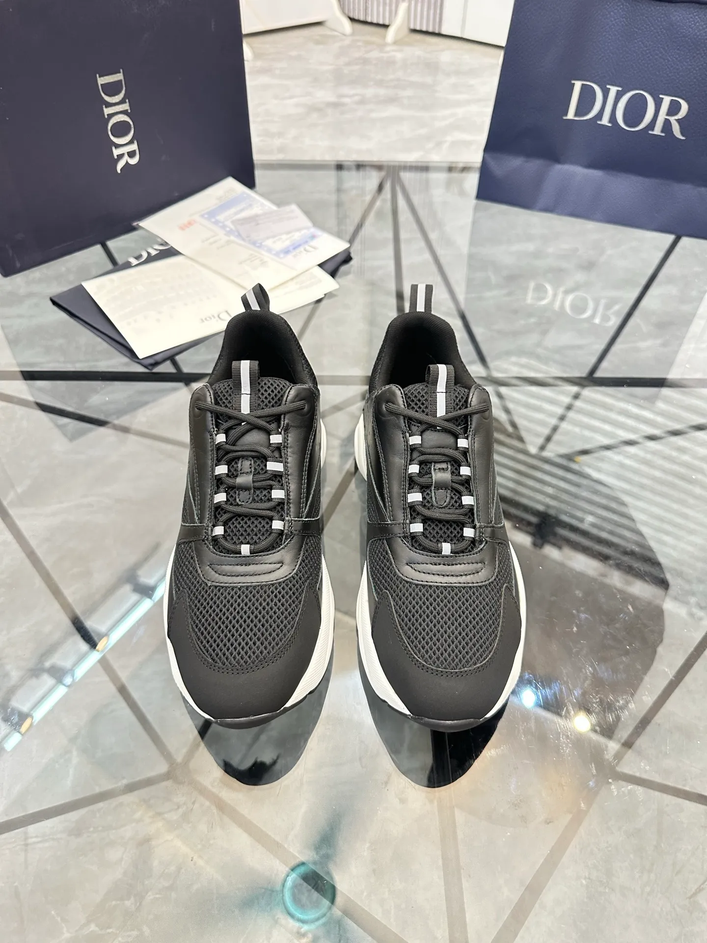 Men's shoes: 💰P460¥ Ready in Guangzhou, fully packaged Product trademark: Dior* "Dior*" low-top casual shoes Regular size: 38-46 (can be customized to 47) B22 Product materials: imported cowhide leather upper spliced ​​with original fabric, breathable lining, original outsole. Number: 920